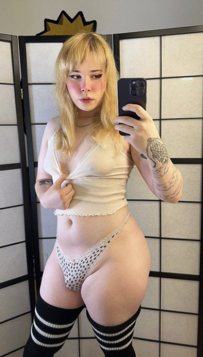 28Lily1 Female,Blonde,41-45kg,Latino,Ladies